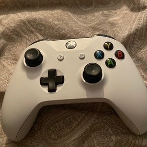 Xbox control MISSING BACK batteries not included